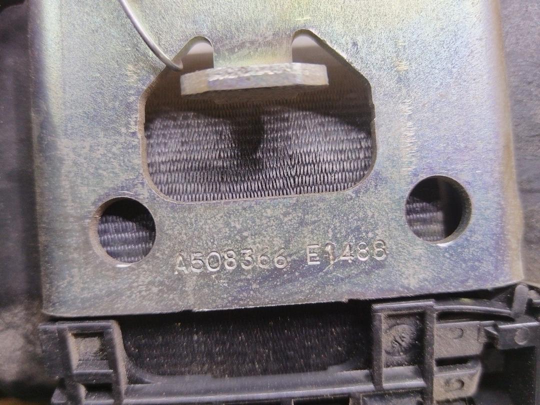 Ремень безопасности задний левый LXV8W1 Peugeot 206 купить в магазине запчастей бу