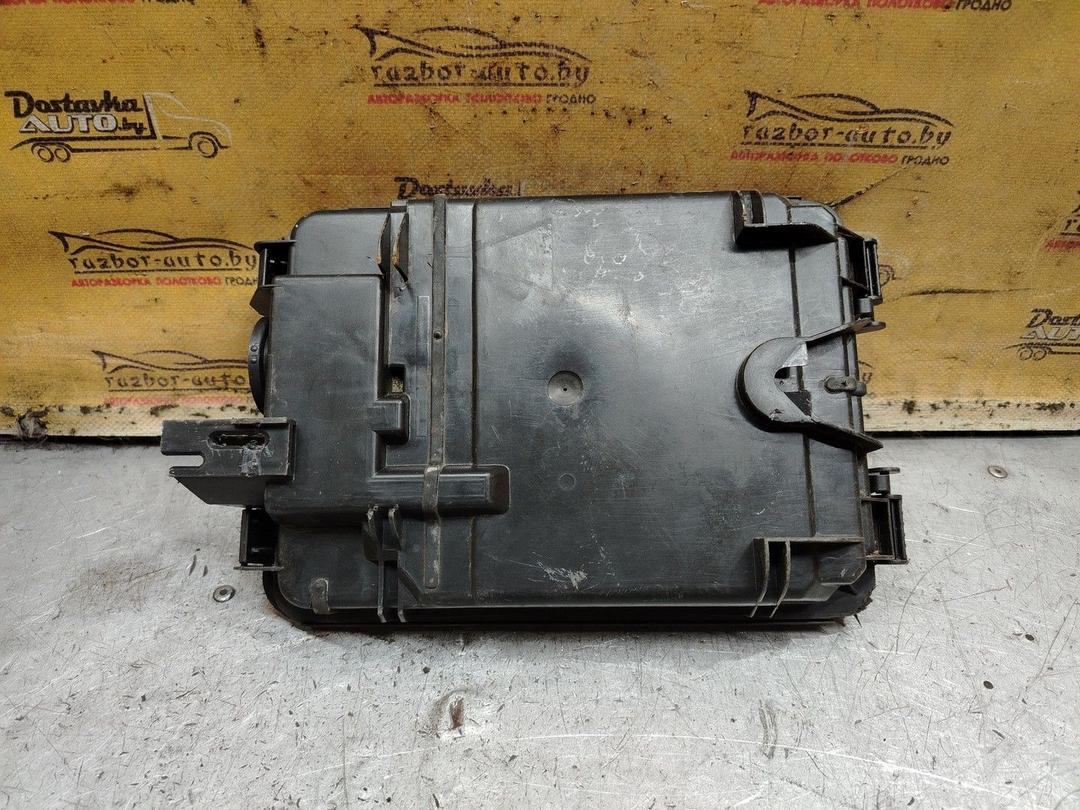 Короб предохранителей J13K5M Volkswagen Passat - Фото 4