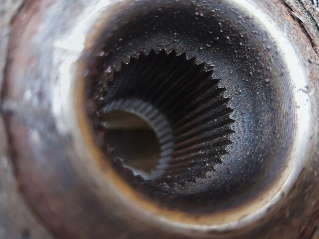 Ступица задняя правая VU2D6R Volvo XC70 купить на авторазборке