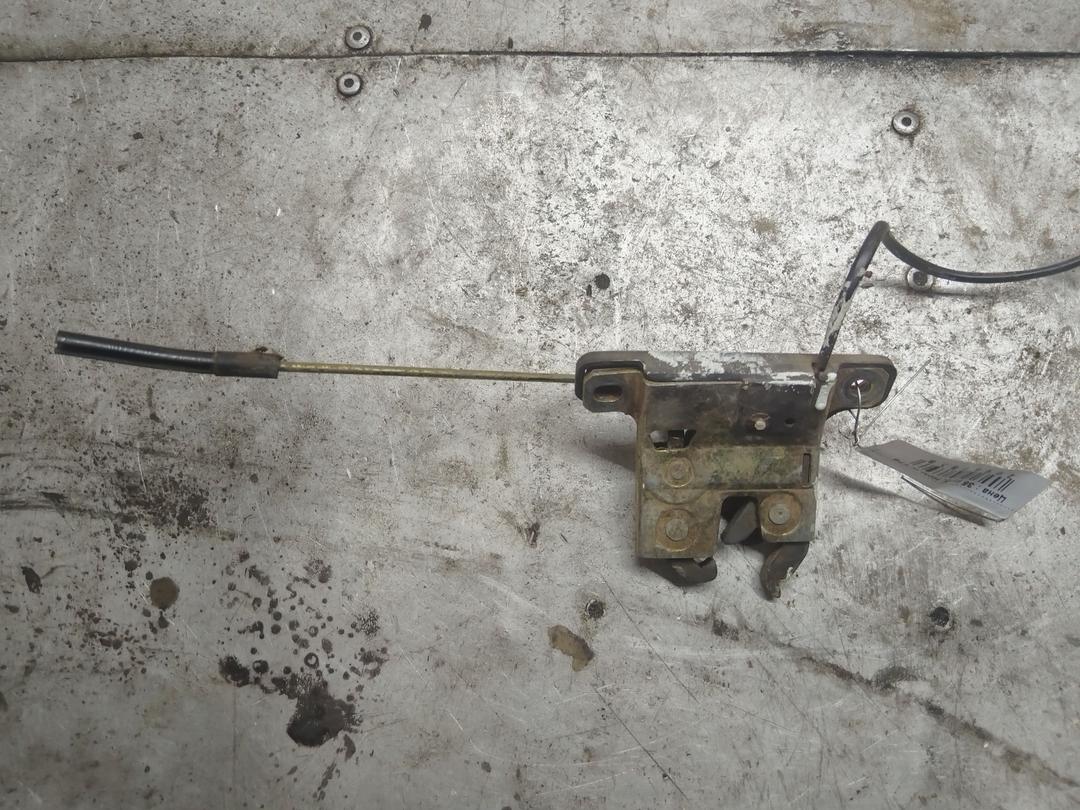 Замок багажника TQBJ3C Audi 80 купить в магазине запчастей бу