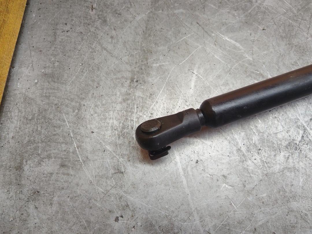 Амортизатор капота E2OMEQ Audi A4 купить