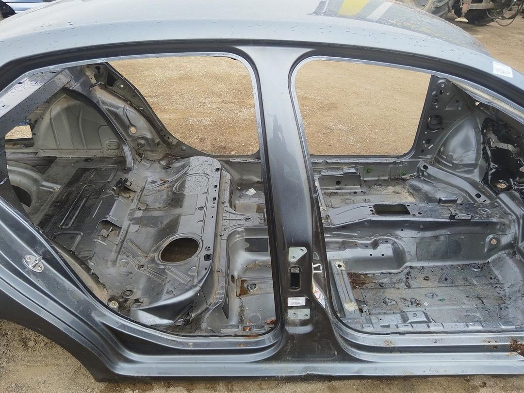 Стойка кузовная центральная правая Z48NIV Volkswagen Jetta - Фото 1