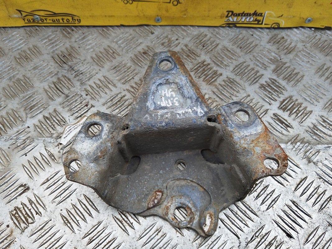 Кронштейн крепления балки подвески 4UY3CJ Renault Laguna - Фото 4