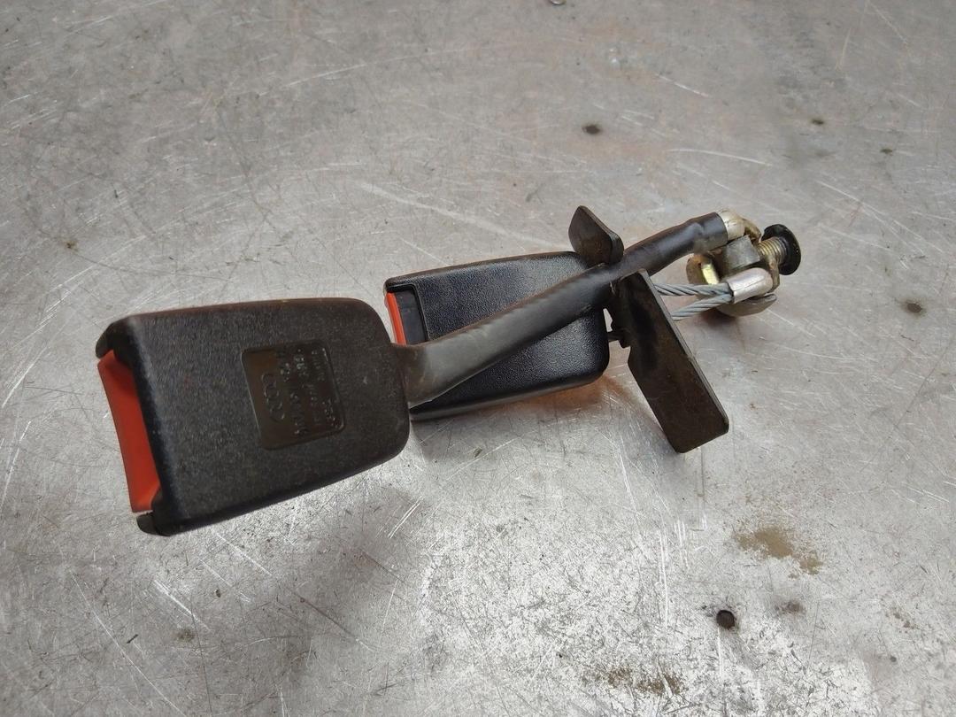 Замок ремня безопасности 9C6GJ7 Audi 80 купить