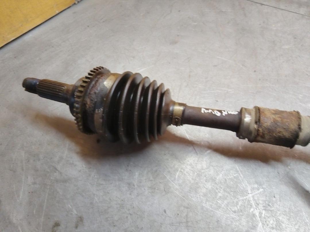 Полуось передняя левая (приводной вал, ШРУС) JVAO3M Mazda Premacy купить в магазине запчастей бу