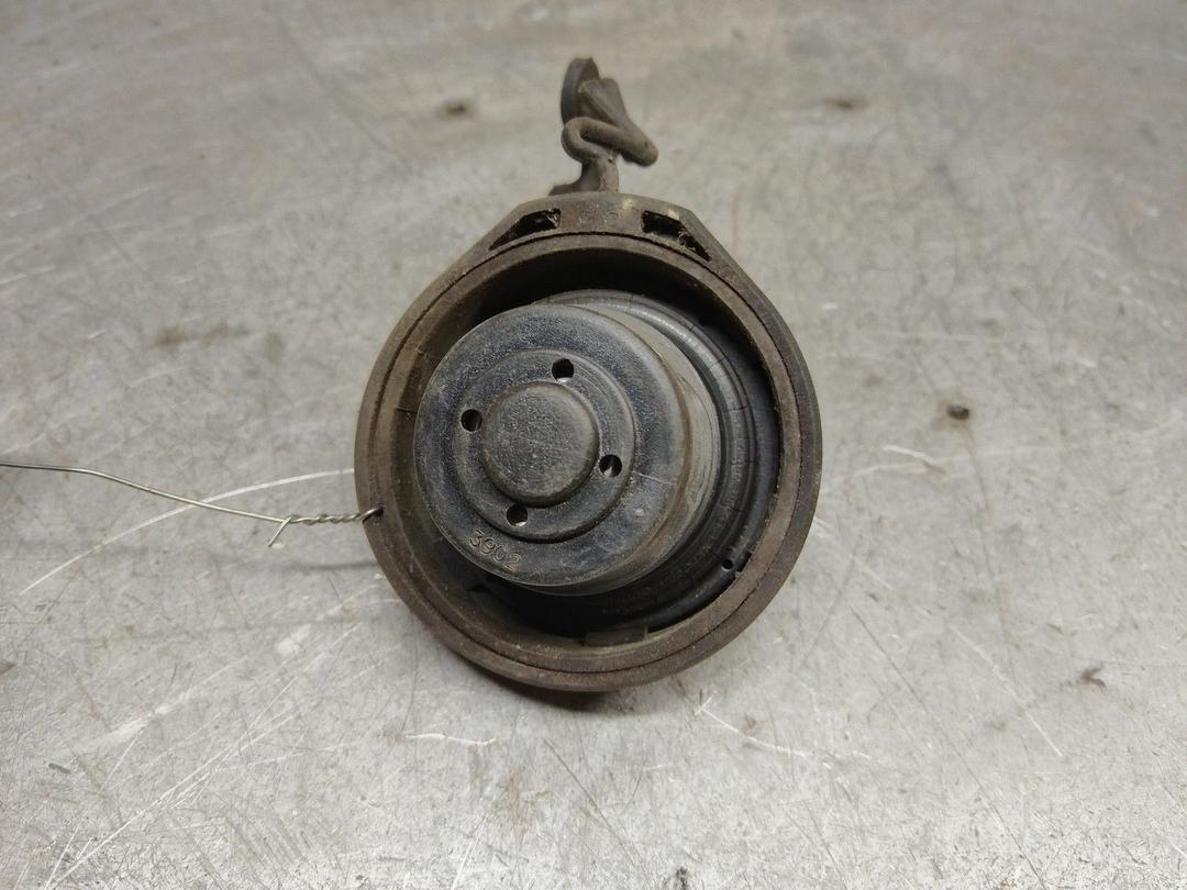 Крышка топливного бака 1JHVGH Mitsubishi Carisma купить