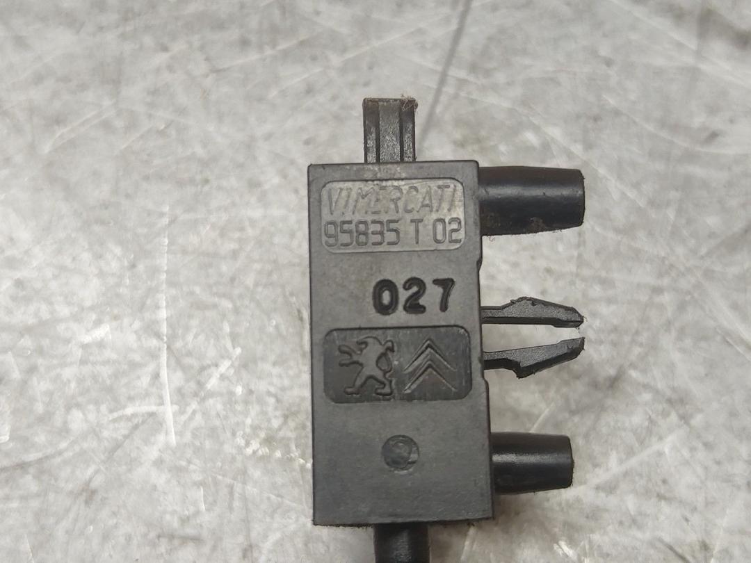 Датчик положения педали сцепления F4DF0B Citroen C4 - Фото 3