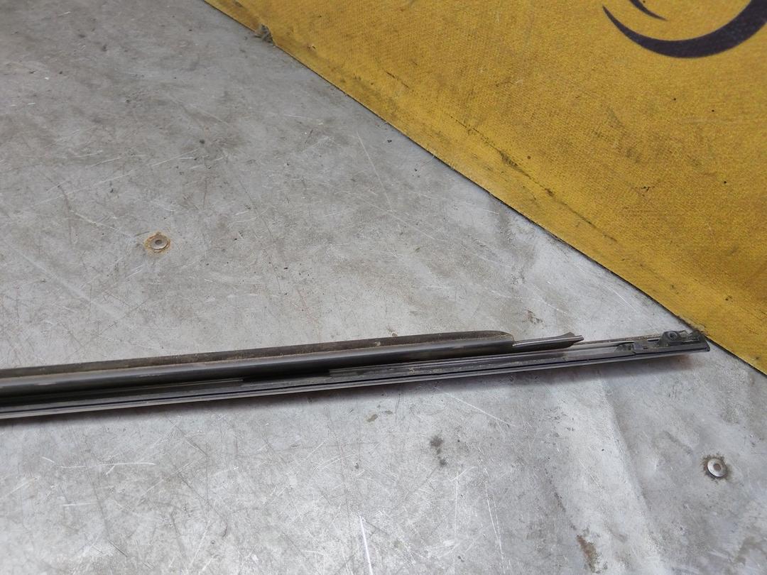 Молдинг стекла двери передней правой наружный IZROS6 Ford Fusion купить на авторазборке