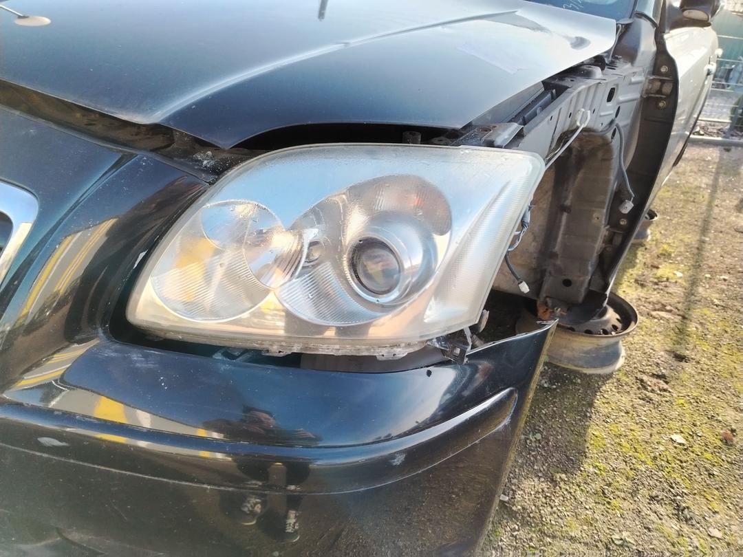 Фара левая LG138U Toyota Avensis