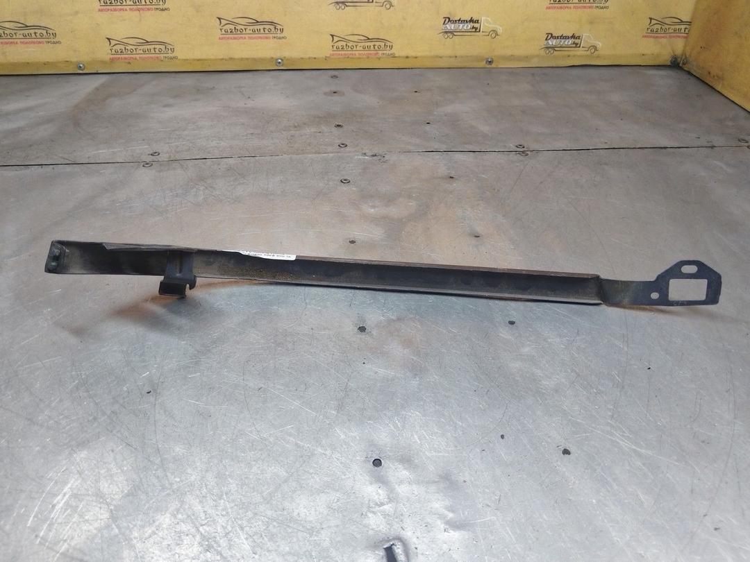 Ус под фару левый IEJ6JV Toyota Avensis купить