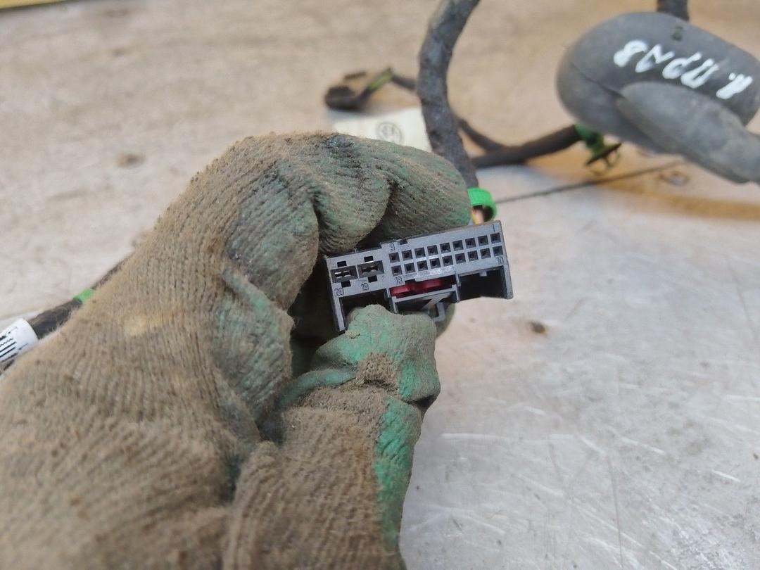 Проводка двери передней правой 0X9O5E Volkswagen Caddy купить в магазине запчастей бу