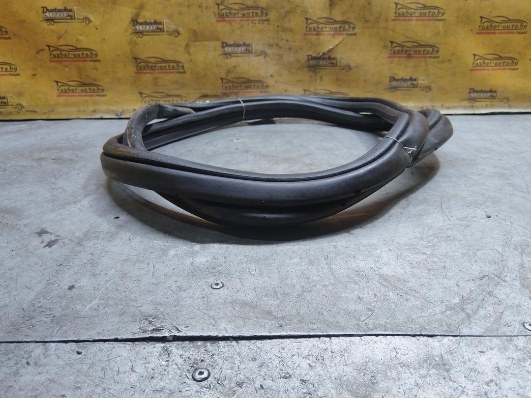 Уплотнитель багажника ZP0W83 Volvo S60 купить на авторазборке