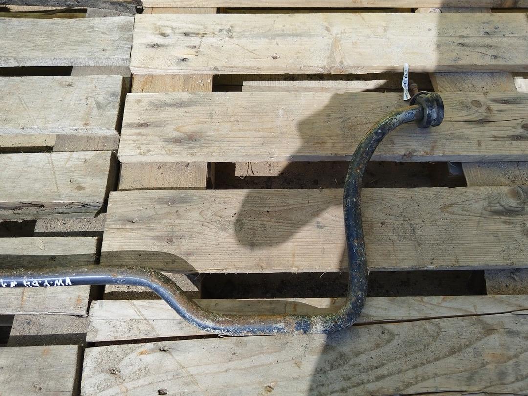 Стабилизатор подвески (поперечной устойчивости) передний QO425V Volkswagen Passat купить с доставкой