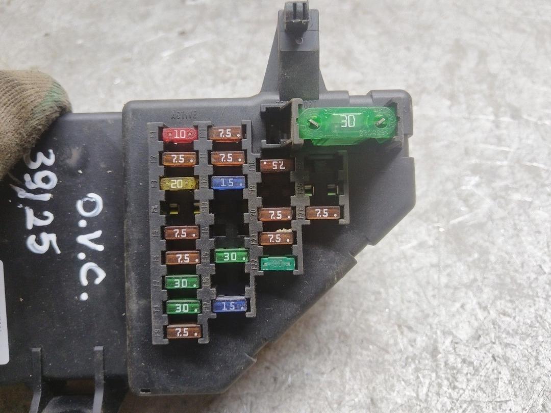 Блок предохранителей RH72N4 Opel Vectra undefined