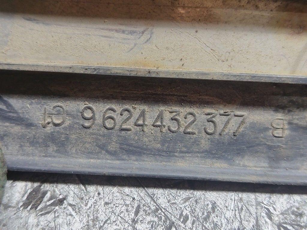 Молдинг двери задней правой QB7T3Q Peugeot 406 - Фото 4