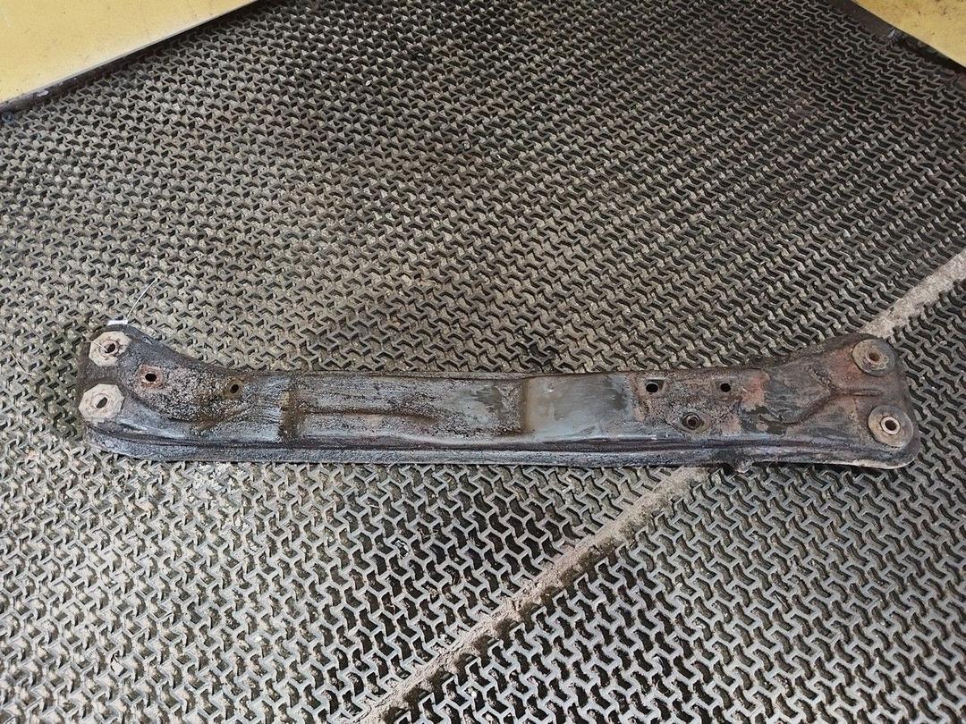 Балка под КПП E03KCB Hyundai Lantra