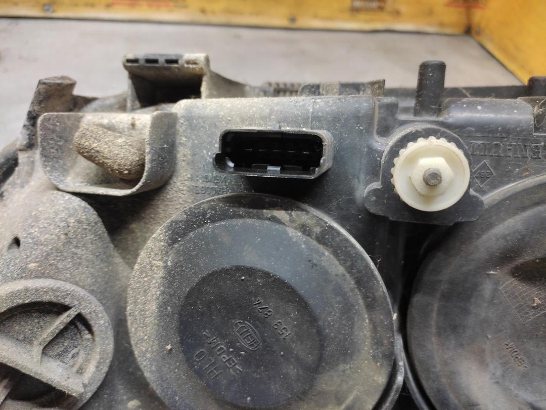 Фара правая 92A85W Renault Espace купить с доставкой