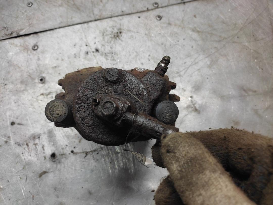 Суппорт передний правый 1UR31Q Audi A3 купить