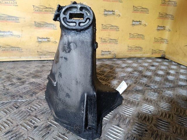 Кронштейн двигателя IU7GHX Audi 80 - Фото 2