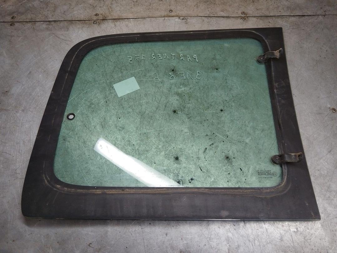 Стекло кузовное боковое левое 6HI6SA Peugeot Partner купить с доставкой