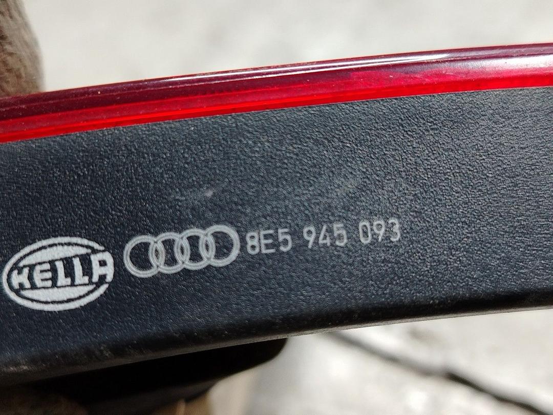 Фонарь крышки багажника левый UJ9MIG Audi A4 - Фото 7