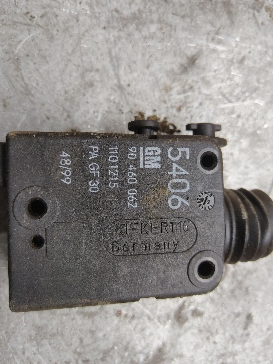 Активатор замка багажника CU6O25 Opel Astra купить