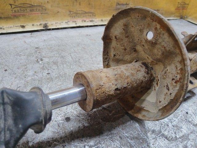 Амортизатор передний правый 6RY663 Mitsubishi Carisma купить