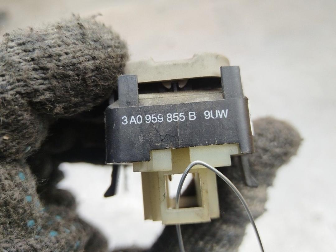 Кнопка стеклоподъемника заднего левого 2MMN4U Volkswagen Passat купить с доставкой