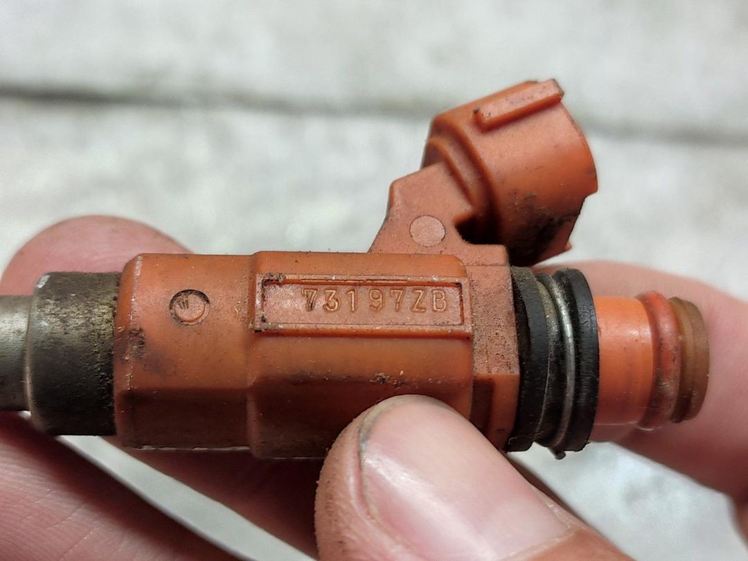 Форсунка Z3RYE3 Mitsubishi Carisma
