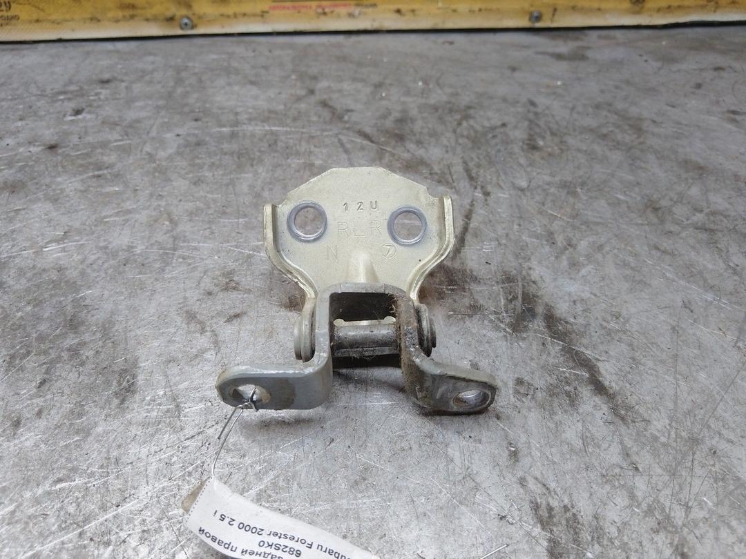 Петля двери задней правой 682SK0 Subaru Forester купить в магазине запчастей бу