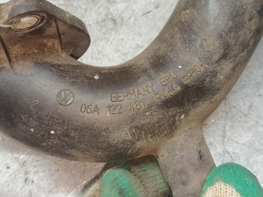 Трубка охлаждающей жидкости пластиковая K5KJEH Audi A3 купить в магазине запчастей бу