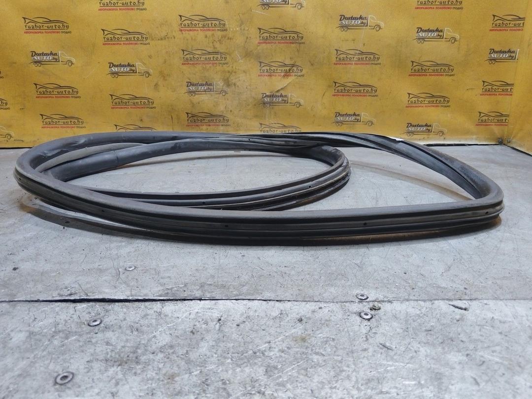 Уплотнитель двери задней левой 2UB99Q Volkswagen Passat купить в магазине запчастей бу