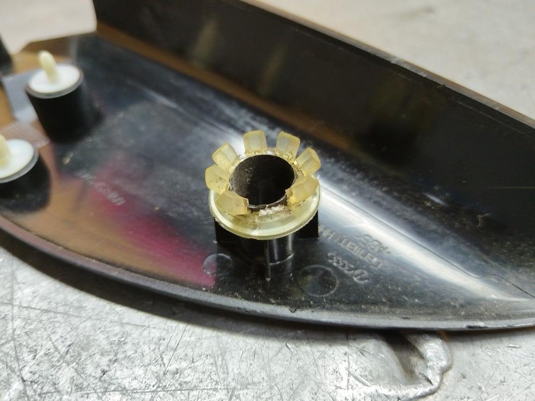 Накладка крыла (уголок зеркала) переднего правого Q7R22U Volkswagen Polo купить с доставкой