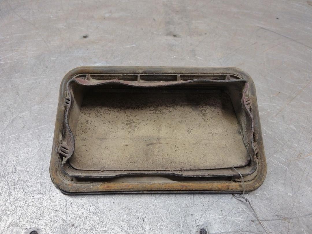 Решетка вентиляции кузова XO7W0A Volkswagen Passat купить