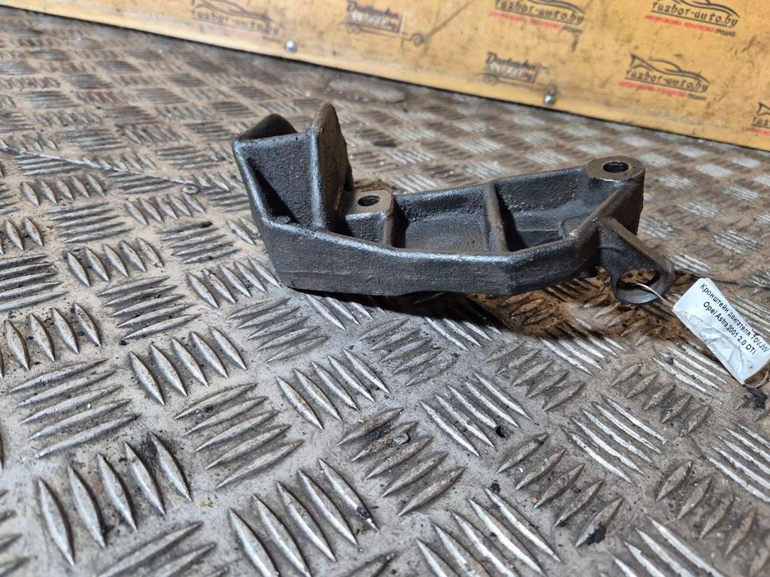 Кронштейн двигателя 70VJWO Opel Astra