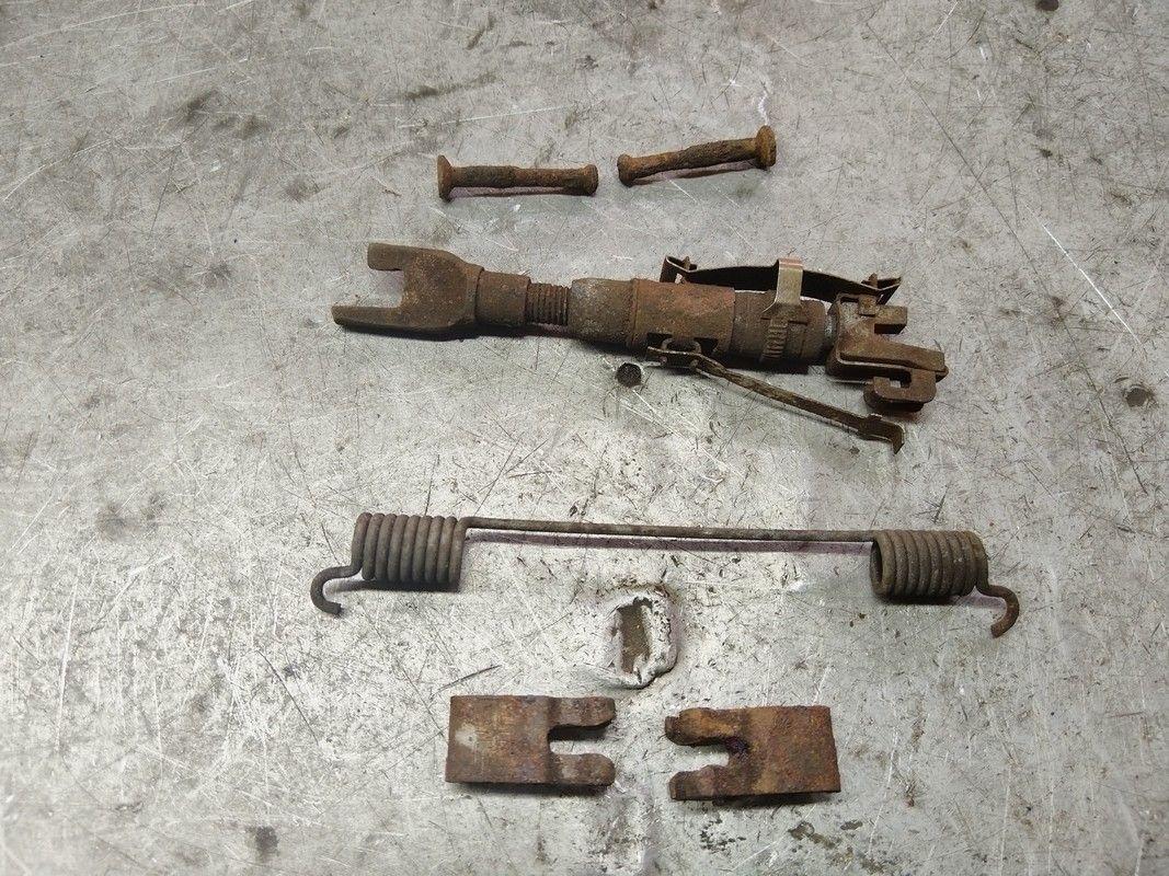 Механизм развода задних тормозных колодок левый 325UQ6 Ford Tourneo Connect купить