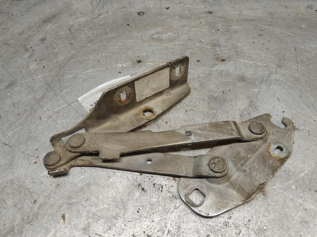 Петля капота левая 9IB8CW Peugeot 806