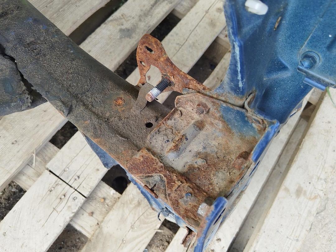 Передняя панель крепления облицовки (телевизор) 1XC8GC Toyota Avensis undefined