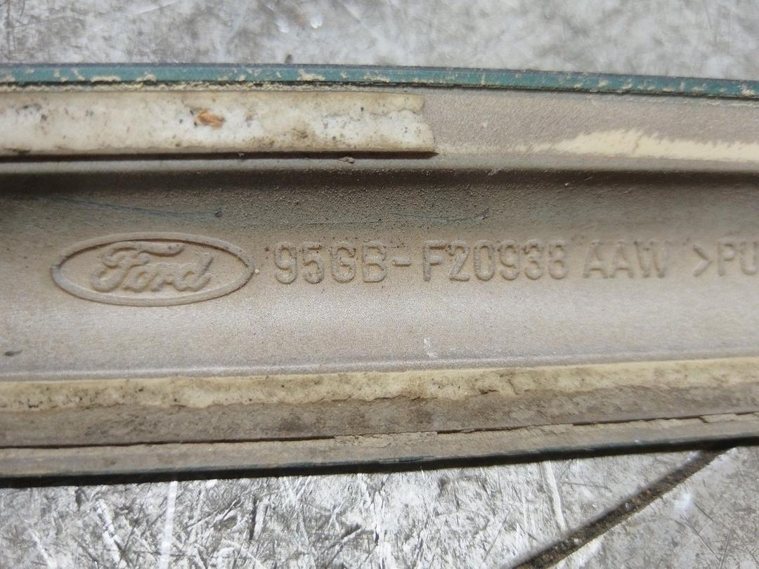 Молдинг двери передней левой ABDO26 Ford Scorpio купить с доставкой