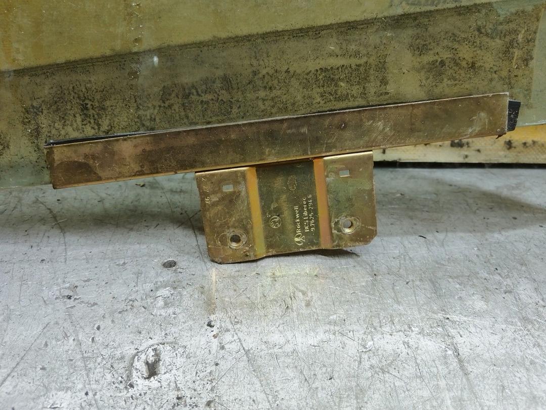 Стекло двери задней правой 4Z80NJ Skoda Felicia undefined