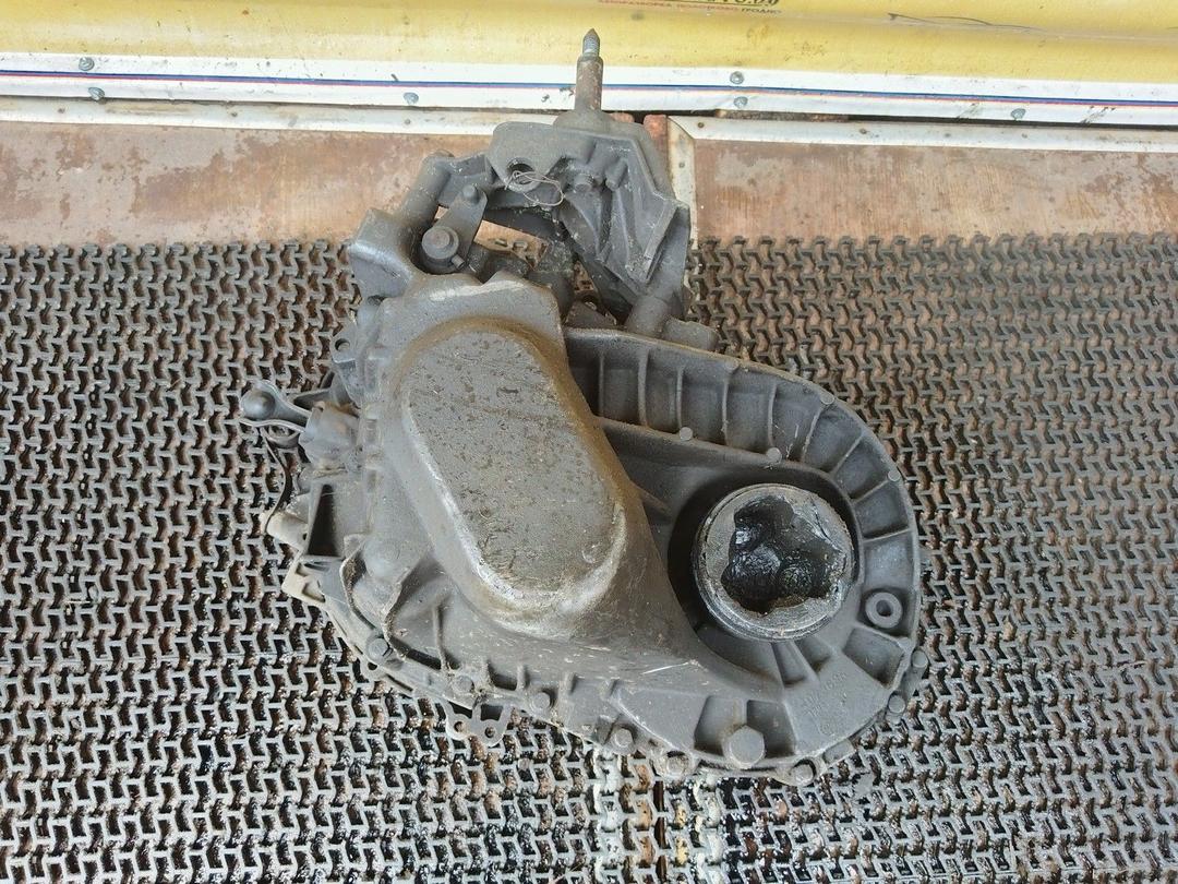 КПП механическая (МКПП) 5-ступенчатая 138D64 Renault Safrane undefined