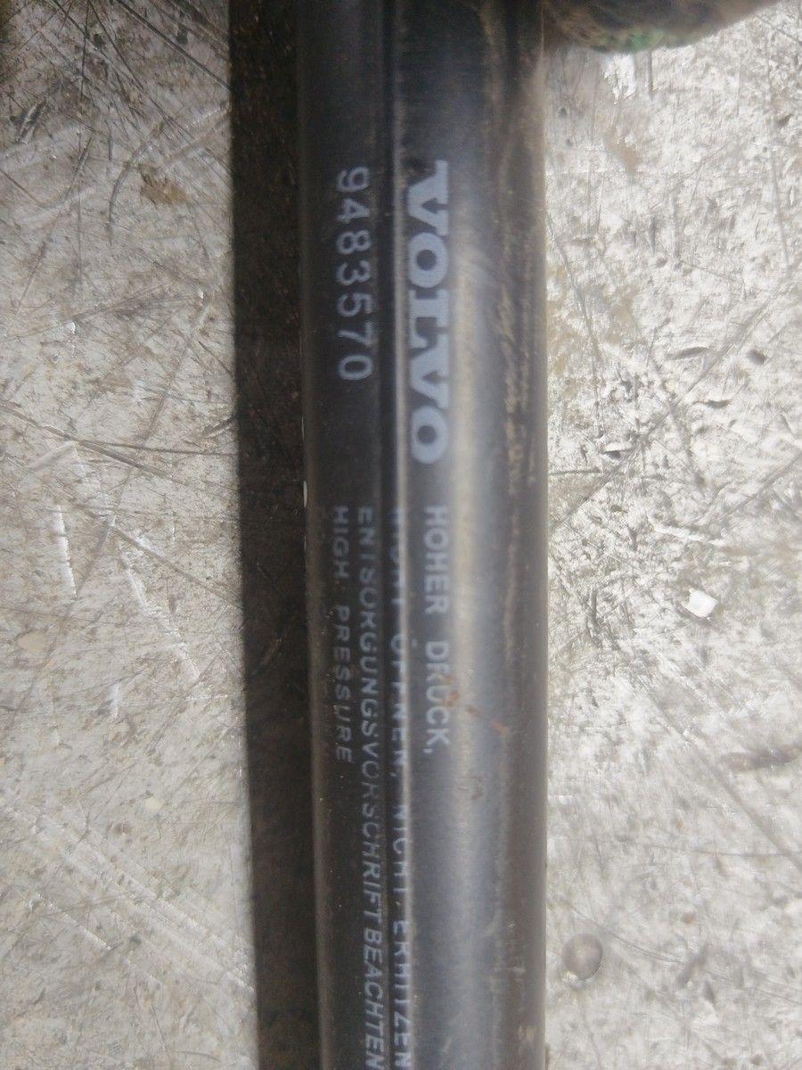 Амортизатор капота JEWDVM Volvo S40 купить на авторазборке