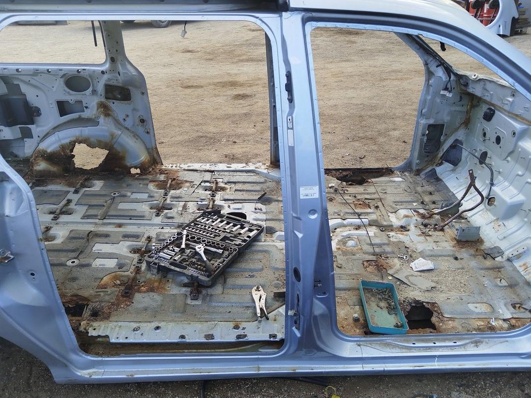 Стойка кузовная центральная правая TWJ5FB Kia Carnival