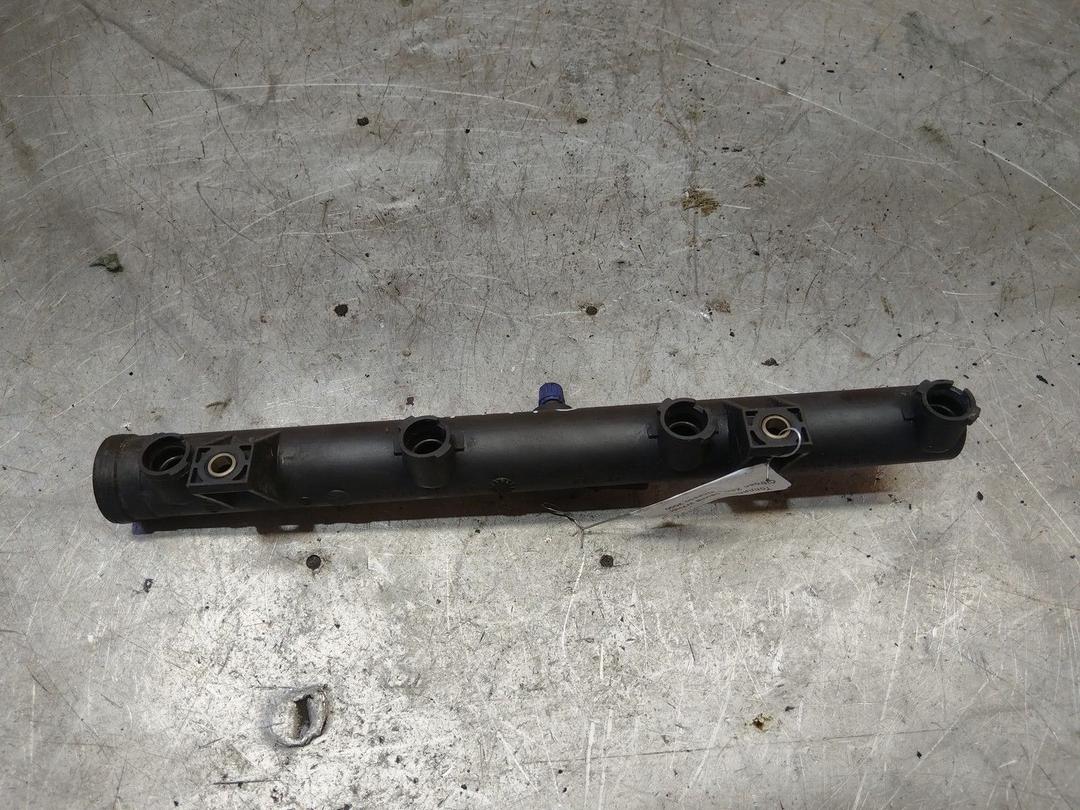 Топливная рампа W7H8D0 Citroen Xsara Picasso