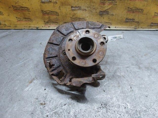 Кулак поворотный правый Q1UUL5 Volkswagen Golf