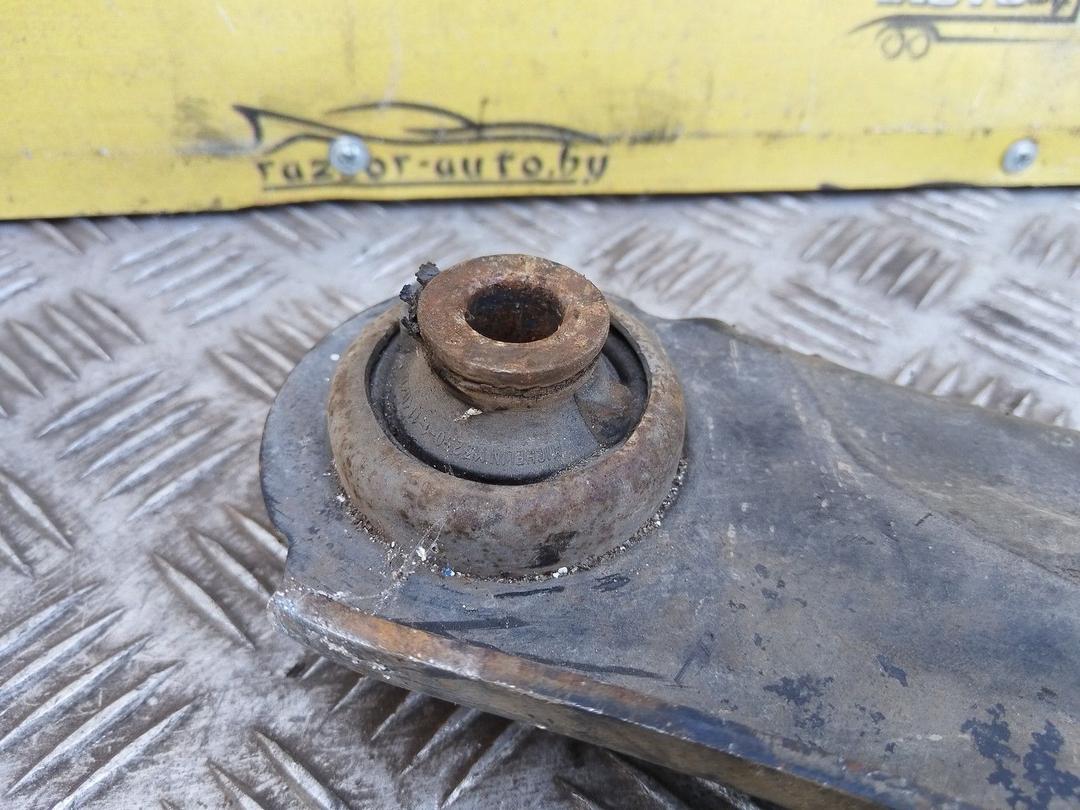 Рычаг передний правый UQ3YJ7 Renault Laguna купить в магазине запчастей бу