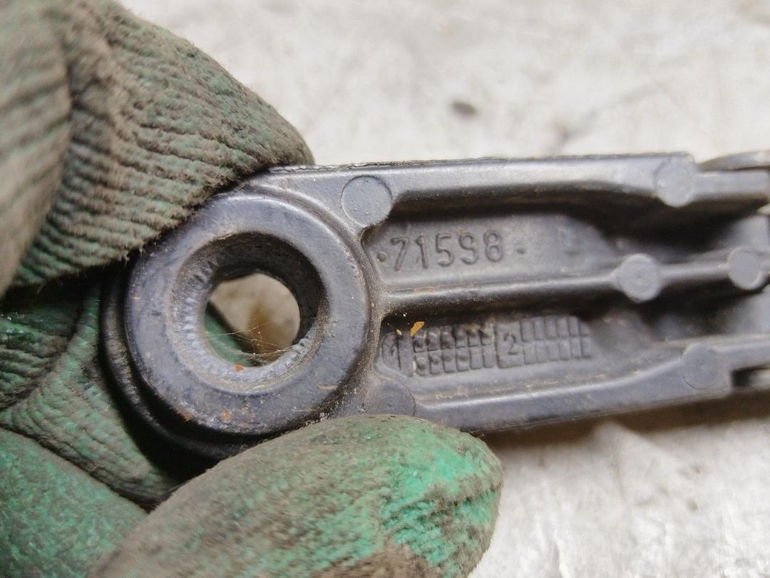 Щеткодержатель (поводок стеклоочистителя, дворник) WLDQ09 Peugeot 406 купить в магазине запчастей бу