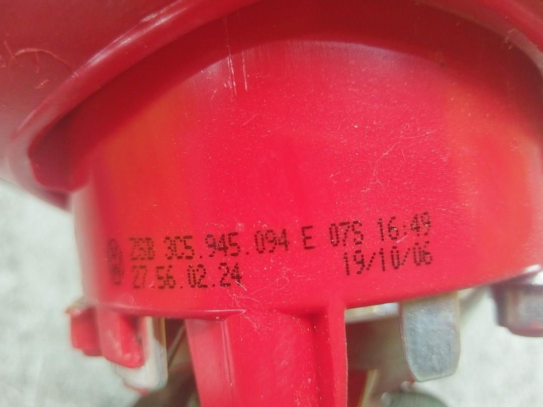 Фонарь крышки багажника правый L3VA9T Volkswagen Passat купить с доставкой. Огромный выбор запчастей и марок авто. У нас есть практически все.