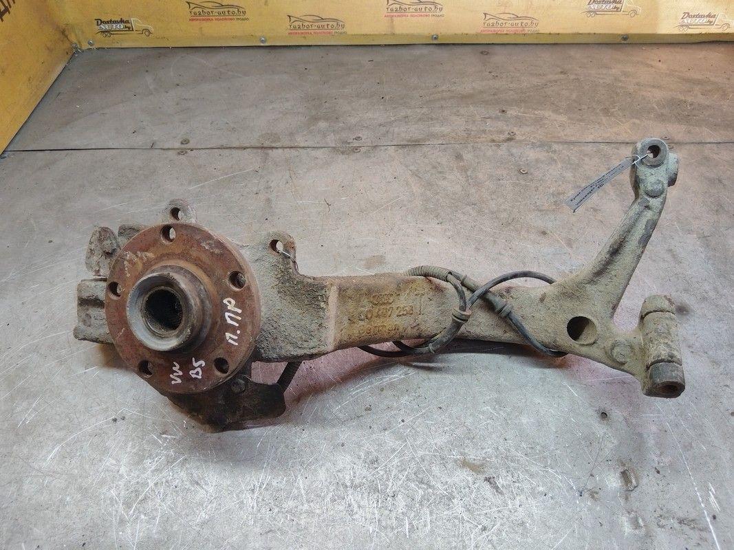 Кулак поворотный правый 9Y7981 Volkswagen Passat купить