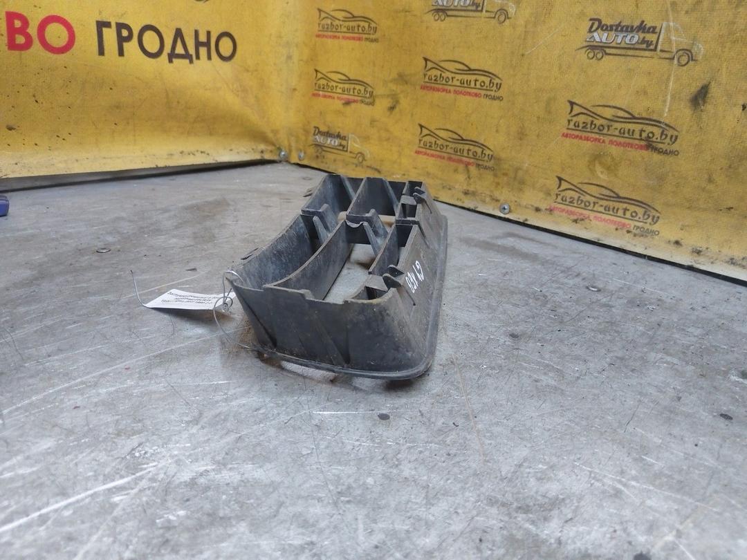 Заглушка (решетка) в бампер передний G8JR3N Volkswagen Golf купить в магазине запчастей бу